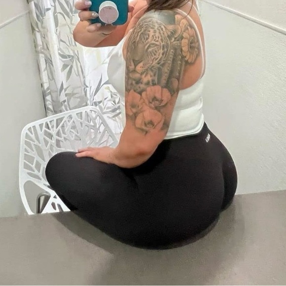 Black AUROLA Seamless Scrunch Legging Women Yoga Pants 7/8 - Picture 2 of 9